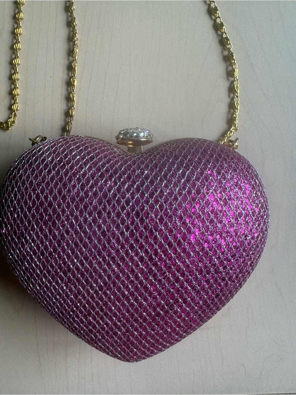 Heart-Shaped Glitter Crossbody Bag in Fuchsia